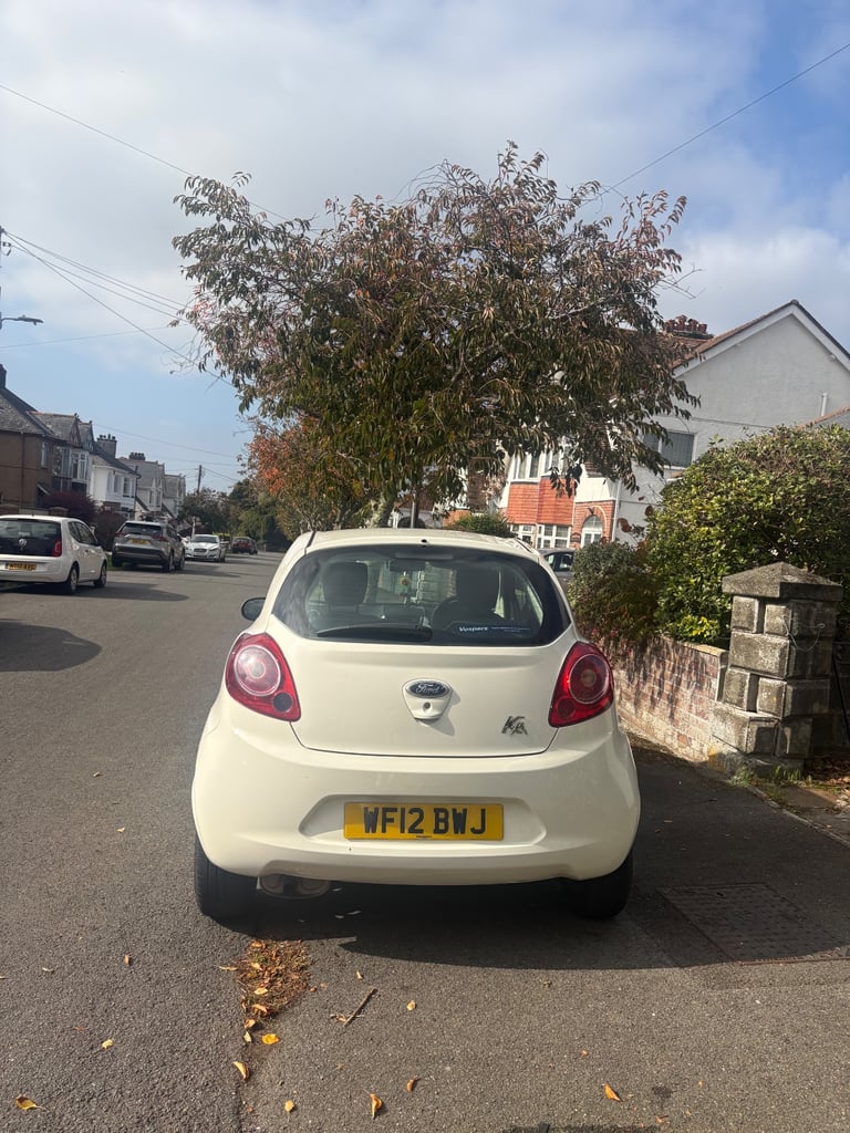 Ford, KA, Hatchback, 2012, Manual, 1242 (cc), 3 doors