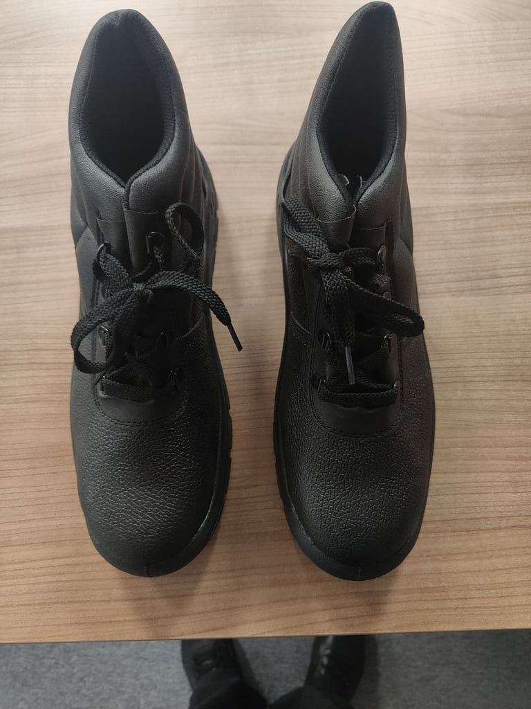 image for New Safety Shoes size 12