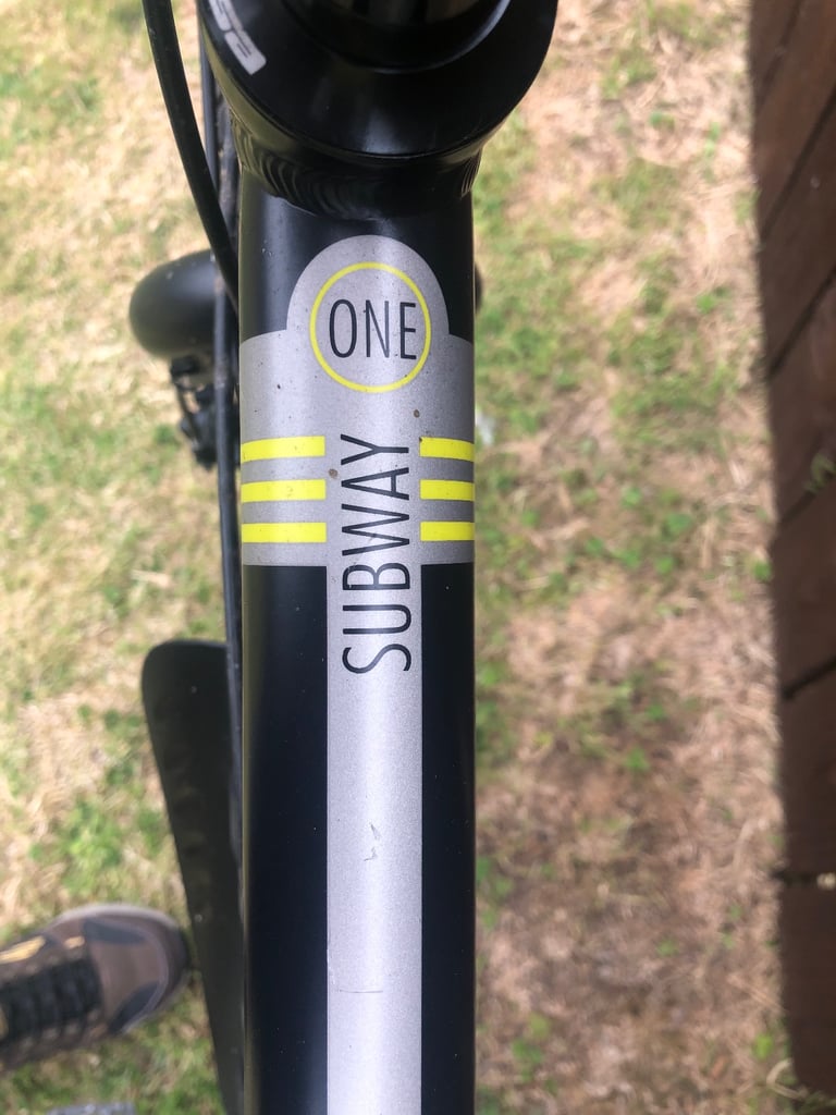 Quality Carrera 1 hybrid bike