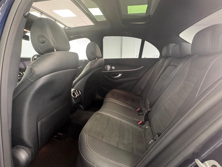 MERCEDES-BENZ E CLASS 2.0 E300d AMG Line Night Edition (Premium Plus) G-Tronic+