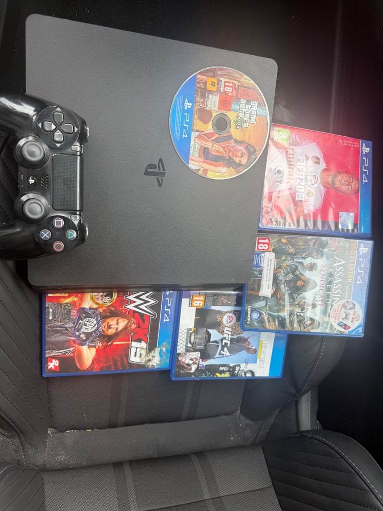 Play station 4 with 5 games 