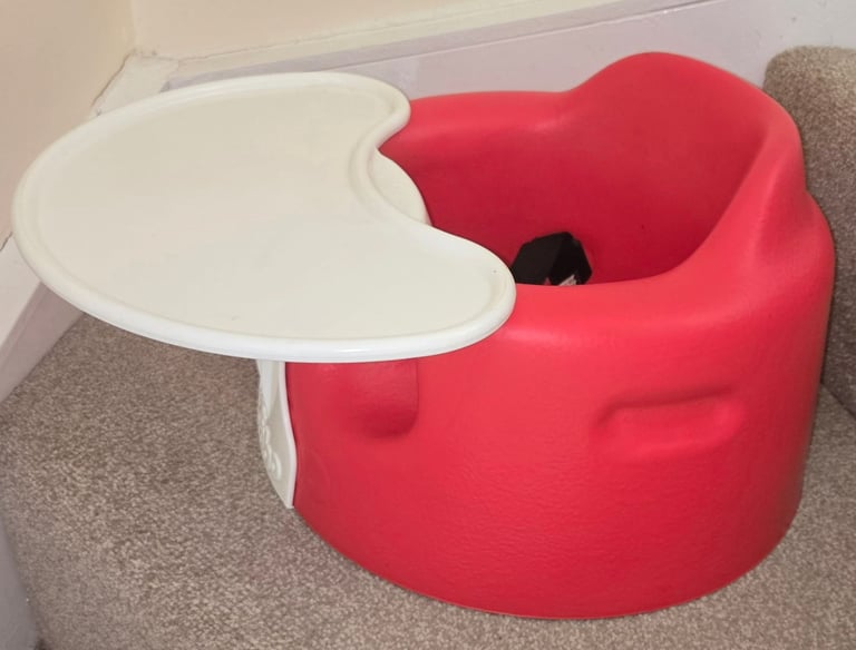Bumbo sit me up feeding chair with feeding tray and harness