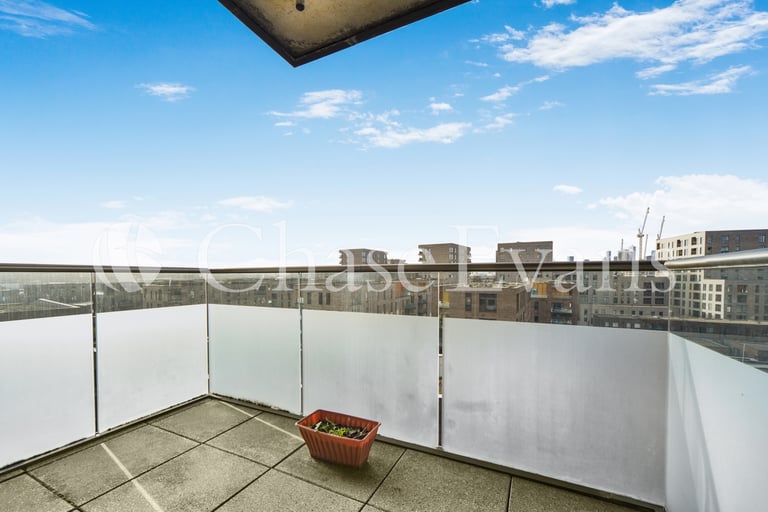 1 bedroom flat in Greenwich Millennium Village, Peartree Way, Greenwich, London, SE10