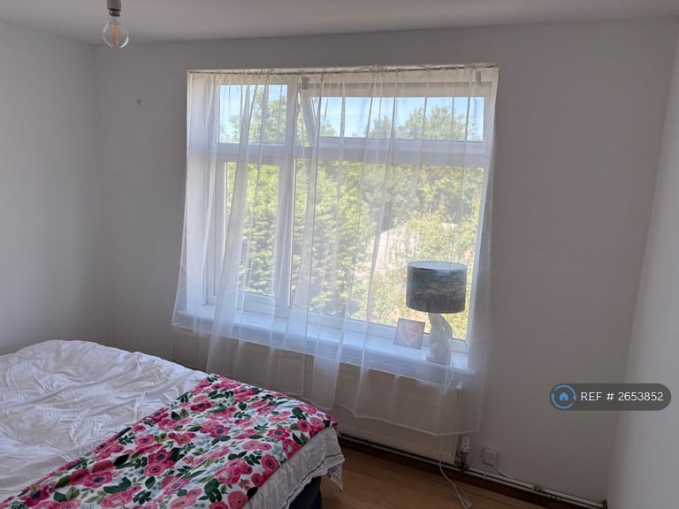 2 bedroom flat in Bushey, Bushey, WD23 (2 bed) (#2653852)
