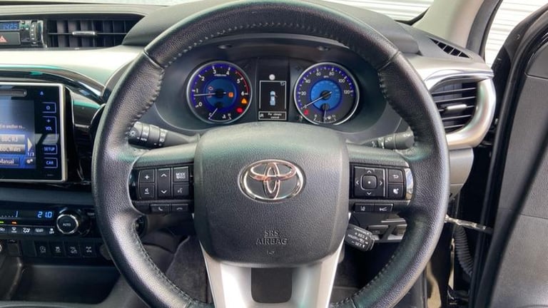 2019 Toyota Hilux 2.4 D-4D Invincible Pickup Double Cab 4dr Diesel Manual 4WD Euro 6 (s/s) (T Pic...