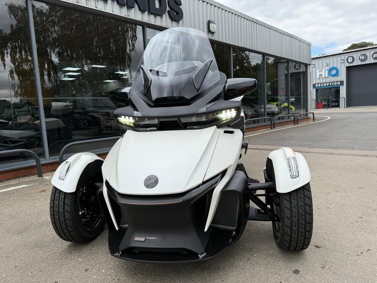 2025 Can-Am Spyder RT Sea to Sky1330cc 6 speed semi auto trike White