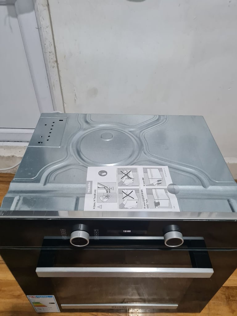Miele single electric oven built-in black multifunction pyrolytic 