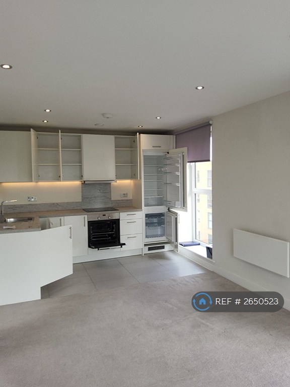 2 bedroom flat in Osprey House, Reading, RG2 (2 bed) (#2650523)