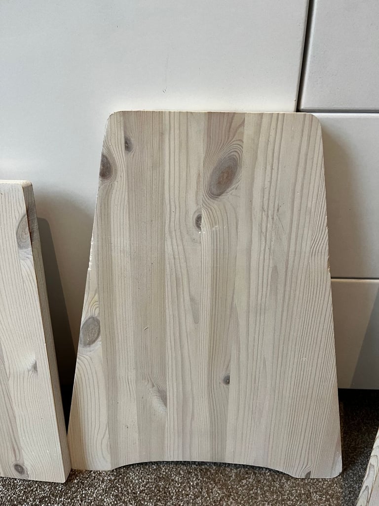 Immaculate ergonomic solid wood, dust white desk stand for laptops - NW1 Camden