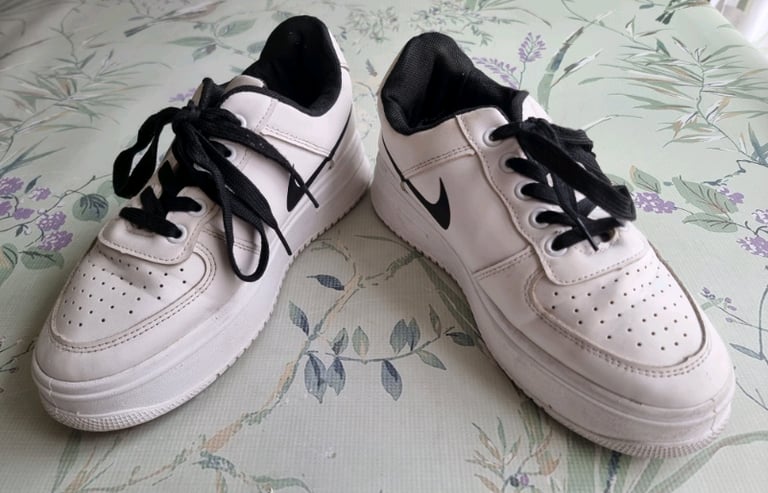 White trainers size 38