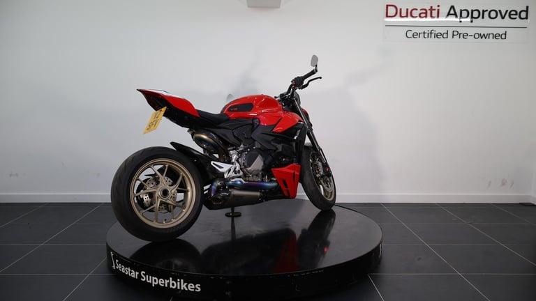 DUCATI STREETFIGHTER V2 - 2022 - 3800 MILES