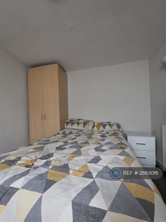 10 bedroom house in Cathays Terrace, Cardiff, CF24 (10 bed) (#2663016)