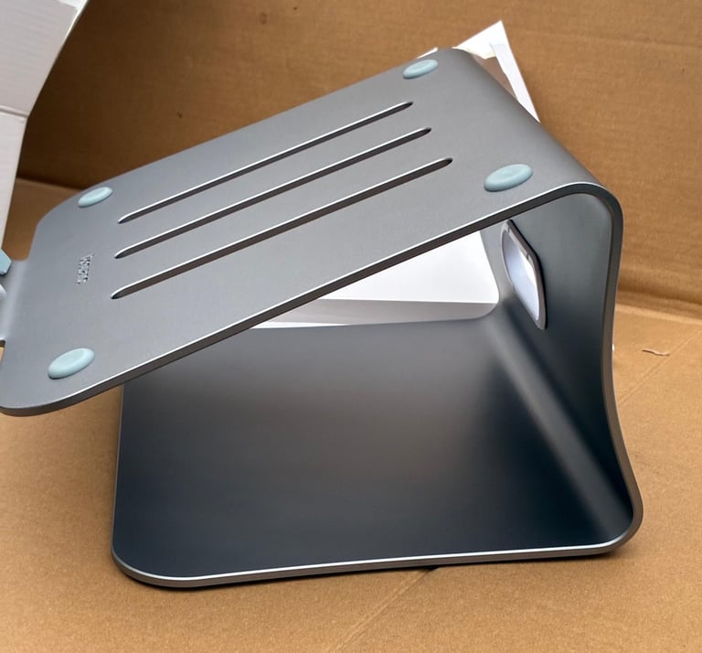 Bestand Laptop Stand,