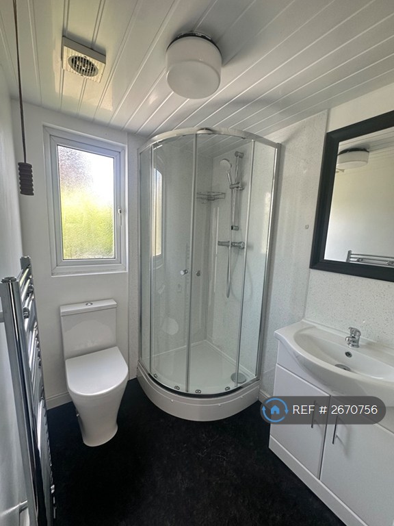 8 bedroom house in Harlaxton Drive, Nottingham, NG7 (8 bed) (#2670756)