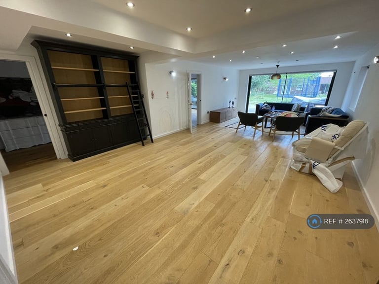 5 bedroom house in Wellesley Avenue, Iver, SL0 (5 bed) (#2637918)