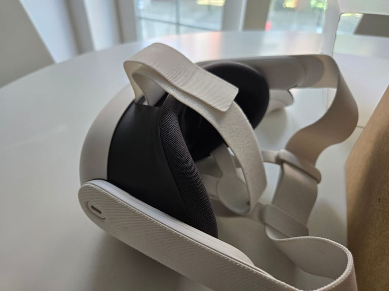 Meta Quest 3, mint condition, 18 month warranty (John Lewis)