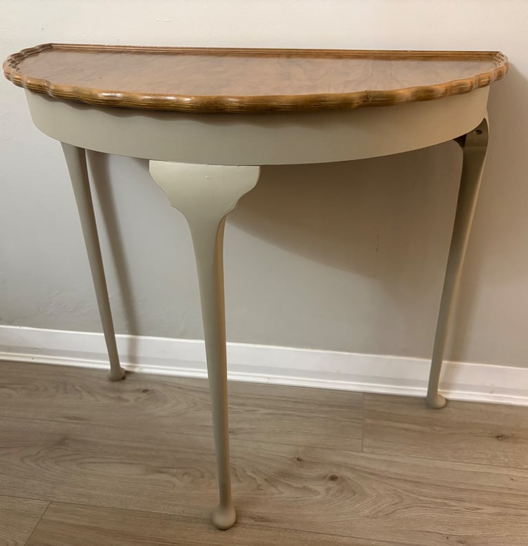 image for Stunning wooden console table 