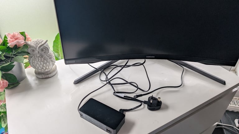Samsung Odyssey G7 27" QHD 240Hz Curved Gaming Monitor