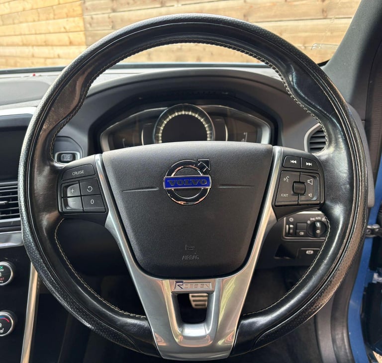 VOLVO XC60 2.0 R-Design Nav D4 2016