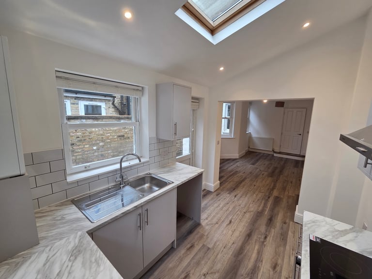 4 Bed Terraced House, Freemantle Street, SE17