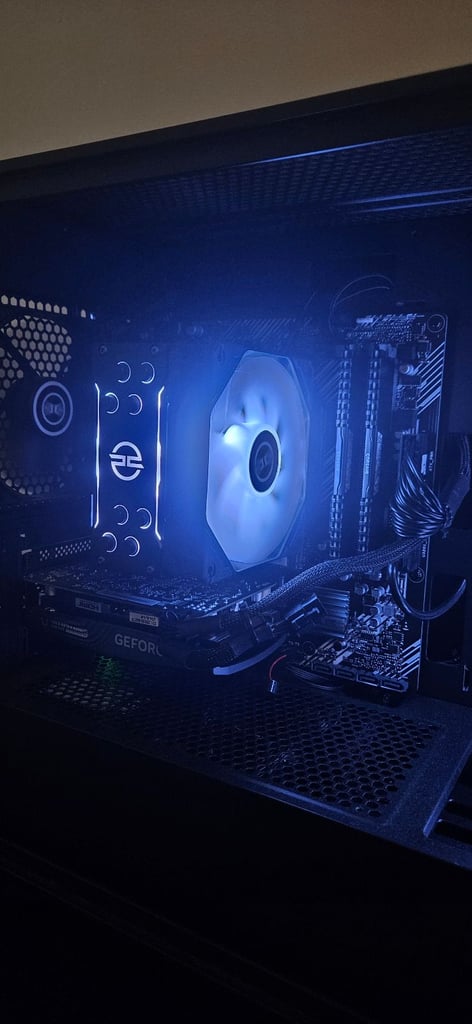 Gaming PC - AMD Ryzen 5, RTX 3050, 1 TB SSD