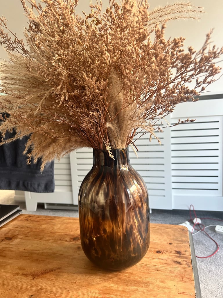 image for Patterned glass vase with dried flower arrangement