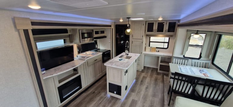 EX DEMO Forest River East To West Alta 2810KIK American Caravan 5th Wheel