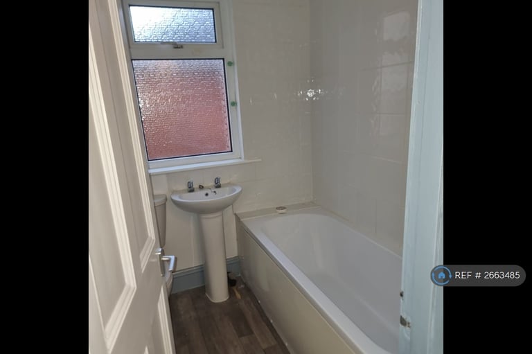 4 bedroom house in Grove Crescent, Teignmouth, TQ14 (4 bed) (#2663485)