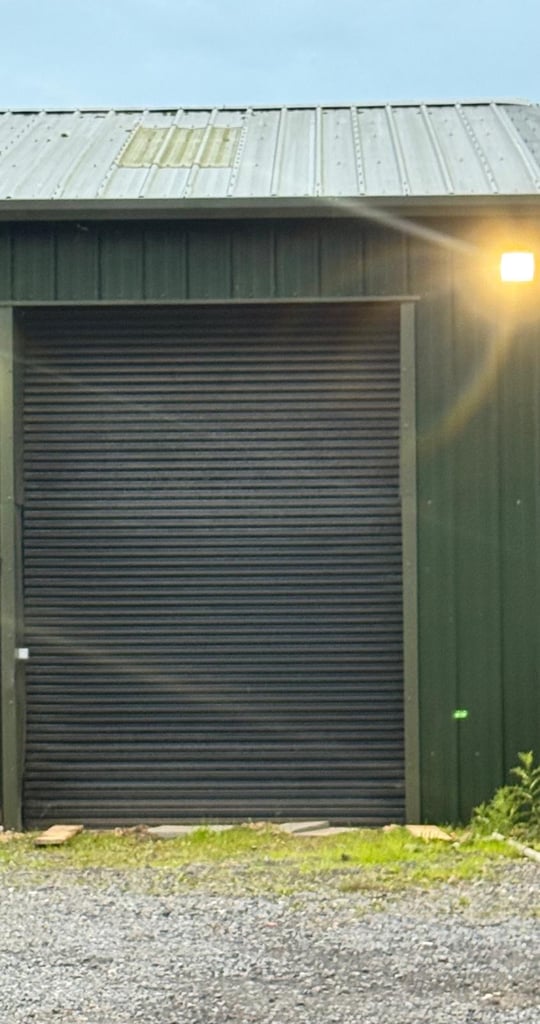 image for Large workshop with parking to let