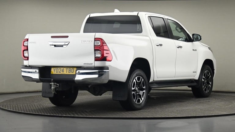 2024 Toyota Hilux 2.8 D-4D Invincible Pickup Double Cab 4dr Diesel Auto 4WD Euro 6 (s/s) (204 Pic...