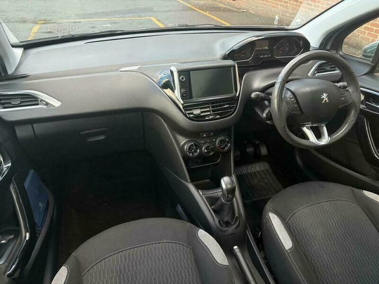 2015 Peugeot 208 1.2 VTi PureTech Style Hatchback 5dr Petrol Manual Euro 6 (82 ps) HATCHBACK Petr...