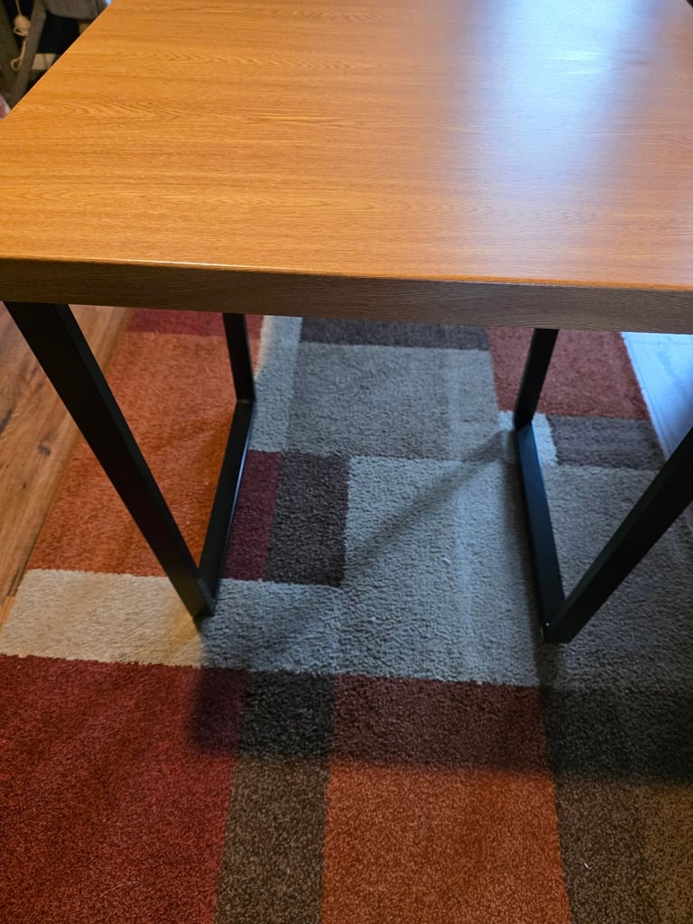 Small dining table and 2 chairs