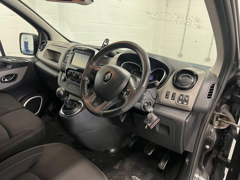 2016 Renault Trafic 1.6 dCi 27 Sport Nav SWB Standard Roof Euro 6 5dr Panel Van Diesel Manual