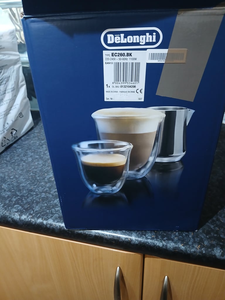 Nearly new Delonghi Coffee/ Cappuccino machine