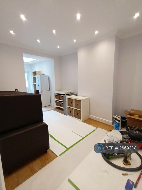 4 bedroom house in Clive Road, London, SW19 (4 bed) (#2669308)