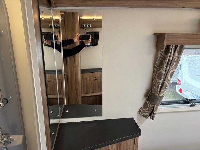 SWIFT BESSACARR HI-STYLE 599 MOTORHOME Alde, Auto Satellite, Tower Fridge, 