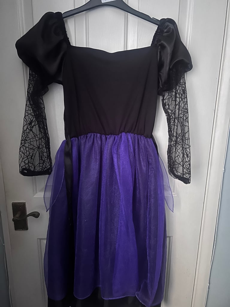 Halloween ladies Witch fancy dress costume/hat/broomstick size 12-14