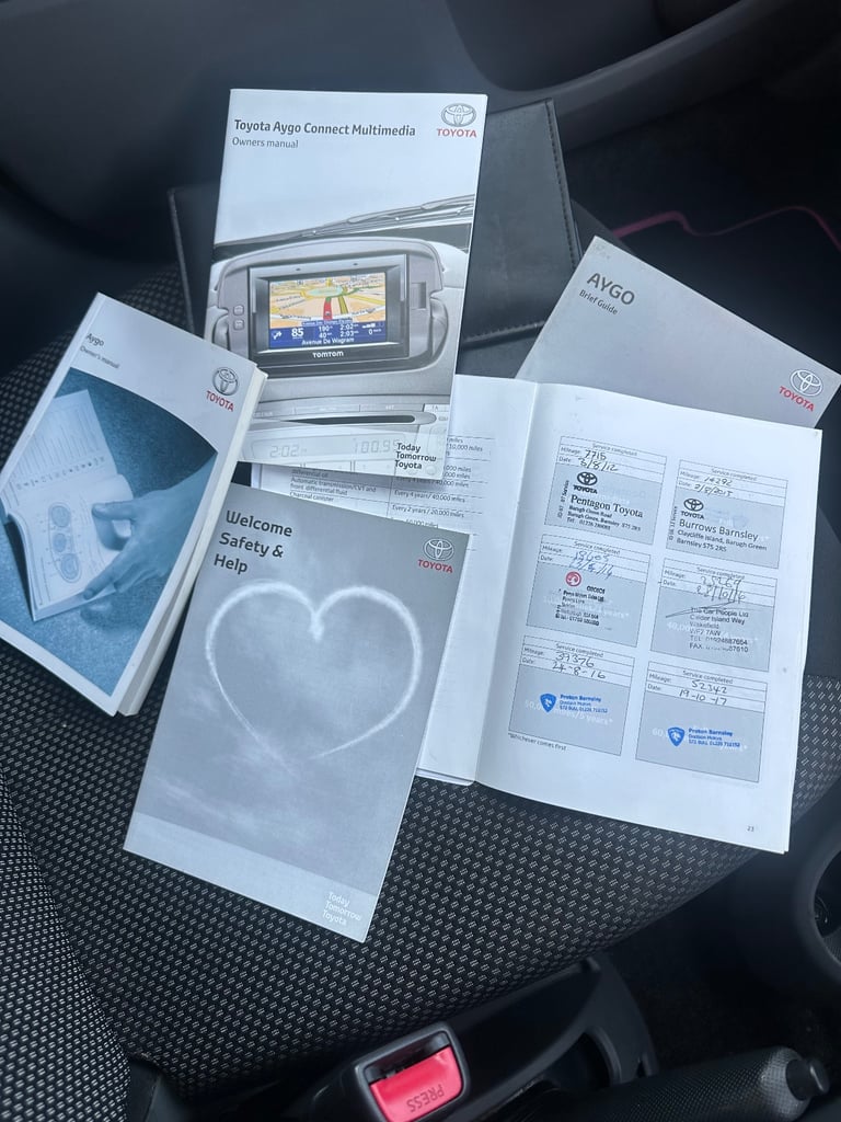 Toyota, AYGO, Hatchback, 2011, Manual, 998 (cc), 5 doors