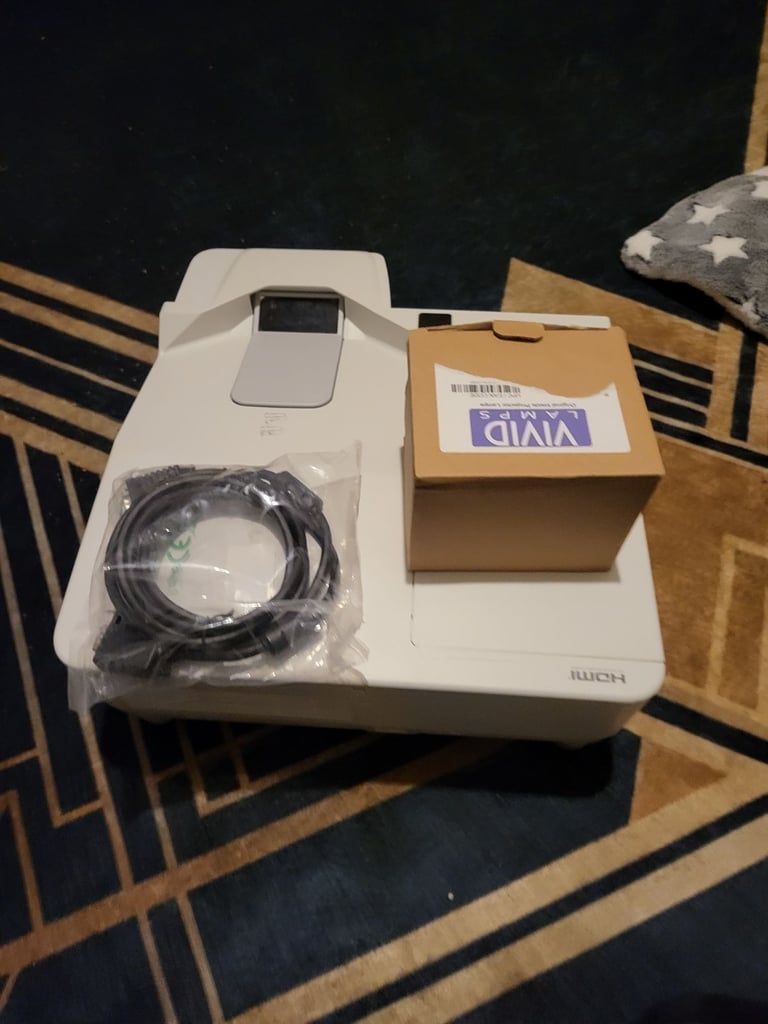 Nec um280w short throw projector 