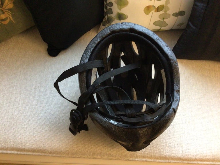 Bike Helmet Halfords Size Adult Large 58-62 CM. Excellent Condition