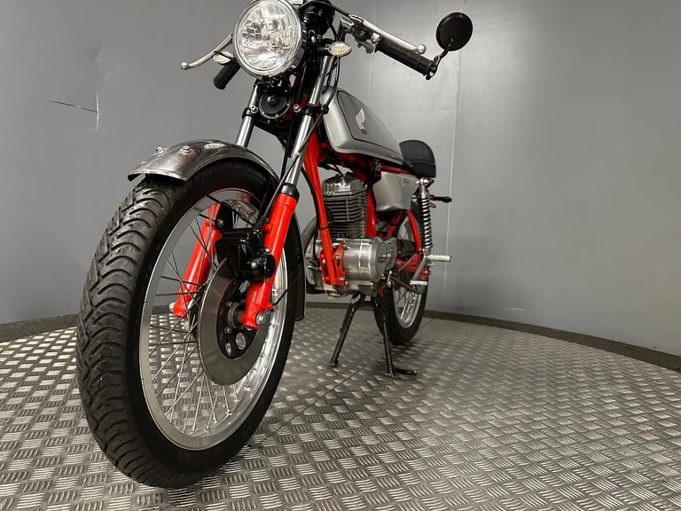 Honda Dream 50 Cafe Racer 