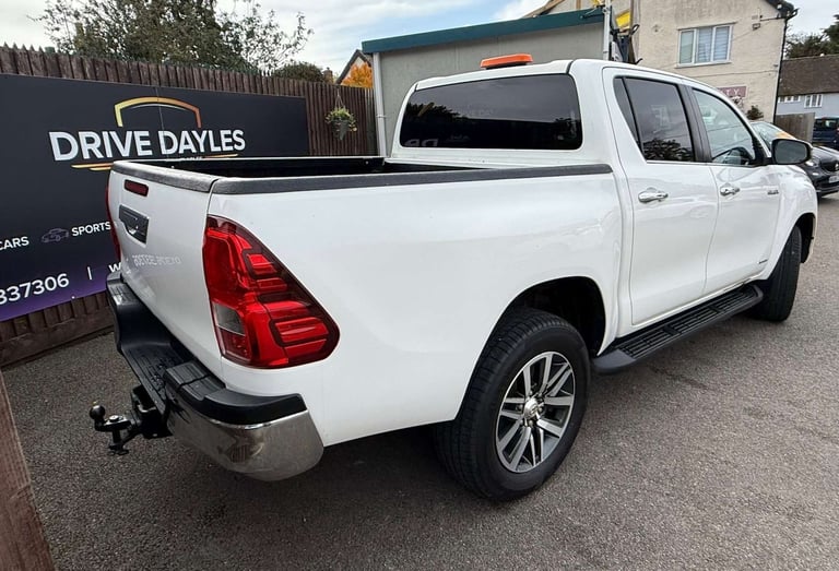 2019 Toyota Hilux 2.4 HI-Luxury Invincible D-4D 4WD Double Cab 4WD 5dr Pickup Diesel Manual