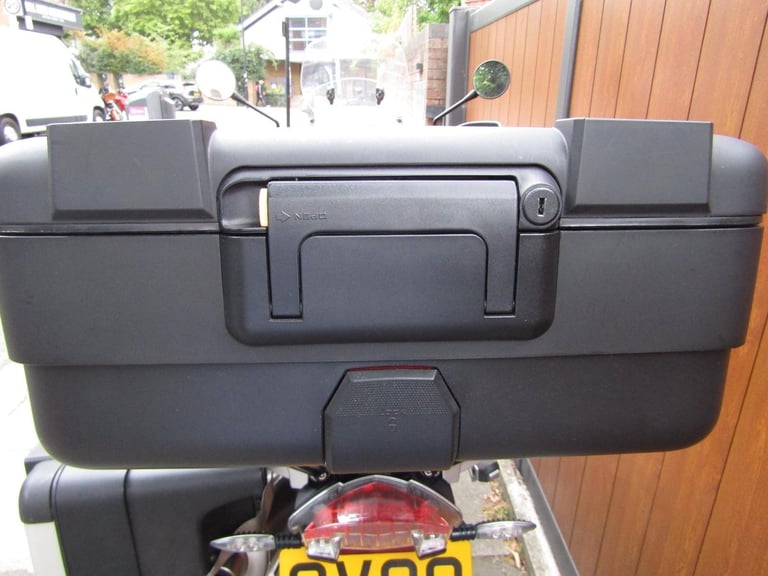 BMW R 1200GS* MILES 10.850*LUGGAGE * FULL SERVICE HISTORY* FANTASTIC CONDITION .