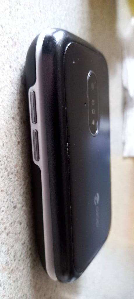 1 X Mobile Phone (DORO 7030)