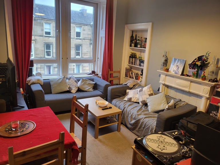 Room to rent in Leith near Leith walk and tram