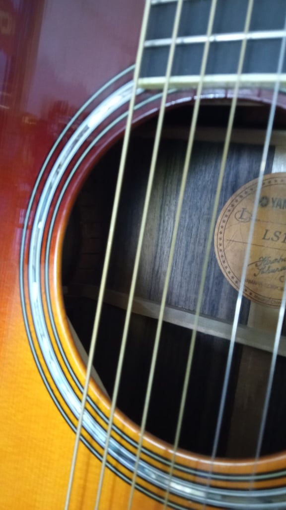 Yamaha LS16 all solid woods acoustic guitar with case. Like new. PX welcome.