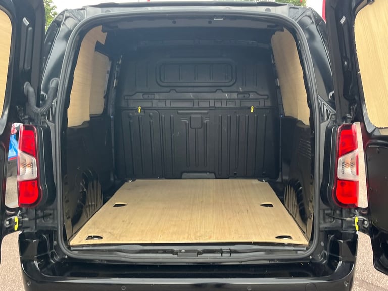  Vauxhall Combo Electric 2300 50kwh Sportive Panel Van 6dr Electric Auto L2 H1