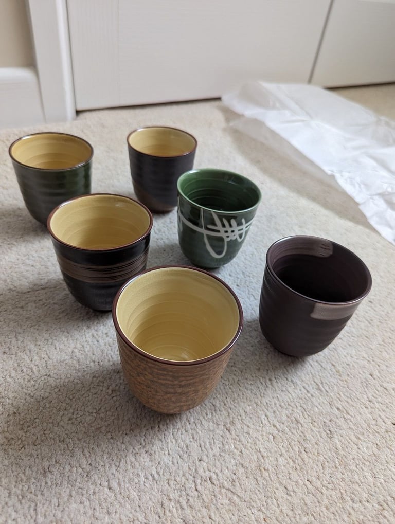 Chinese Style Tea Cup set of 6 without handle in a new condition in box