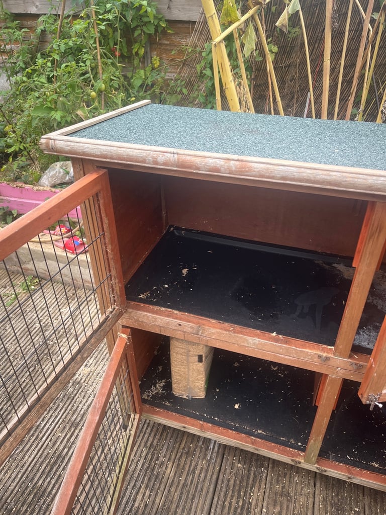 image for Rabbit hutch cage 