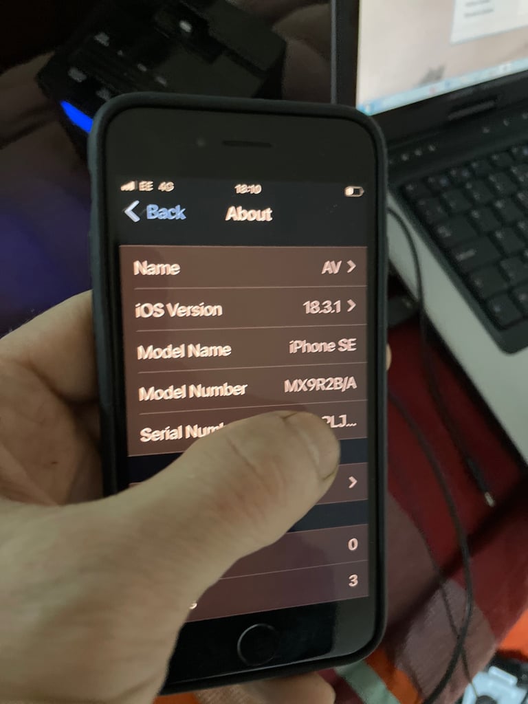 Apple iPhone SE 2nd gen. 2020 64GB unlocked black mobile phone with plenty of extras